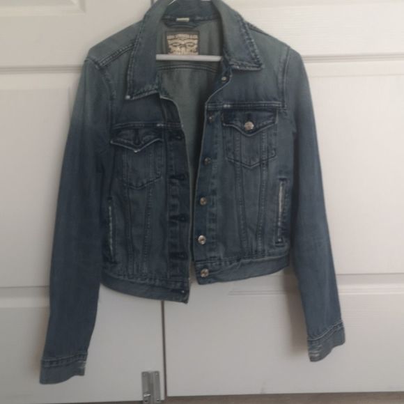 🌸🌸 Levi Vintage Ladies Distressed  Denim Jeans Jacket  Washed Blue Large 🌸🌸 - Picture 1 of 15